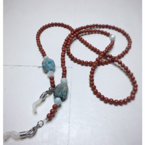 Łańcuszek do okularów „Wzmocnienie” to obrazek łańcuszka z kamieni naturalnych w kolorze rdzawym z turkusowymi dodatkami